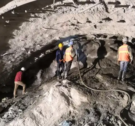 南头镇拱顶带模注浆料的施工流程及注意事项